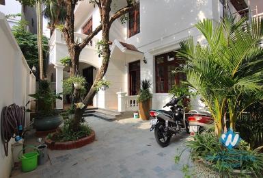 White house with courtyard for rent in Tay Ho district  